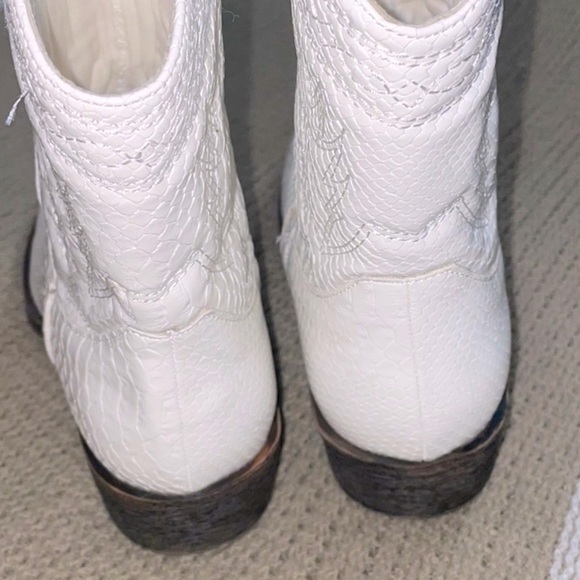 White cowboy boots size 8.5 - Picture 4 of 7